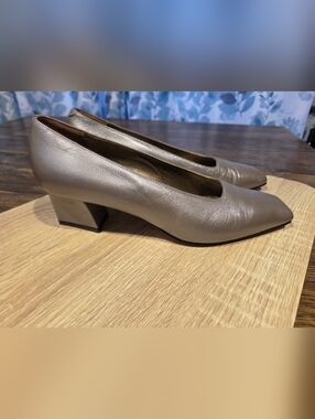 Women's Mid Block Heel Pumps in Metallic Taupe